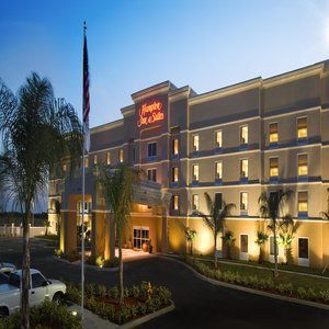 Hampton Inn & Suites Лейк-Уэльс Экстерьер фото